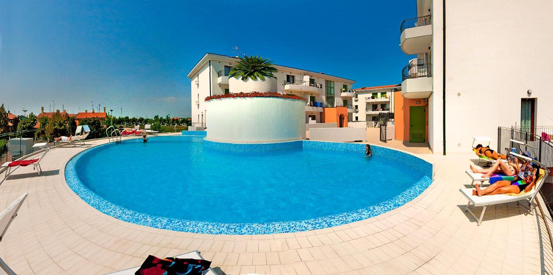 Residence Galleria Gran Mado Caorle Bagian luar foto